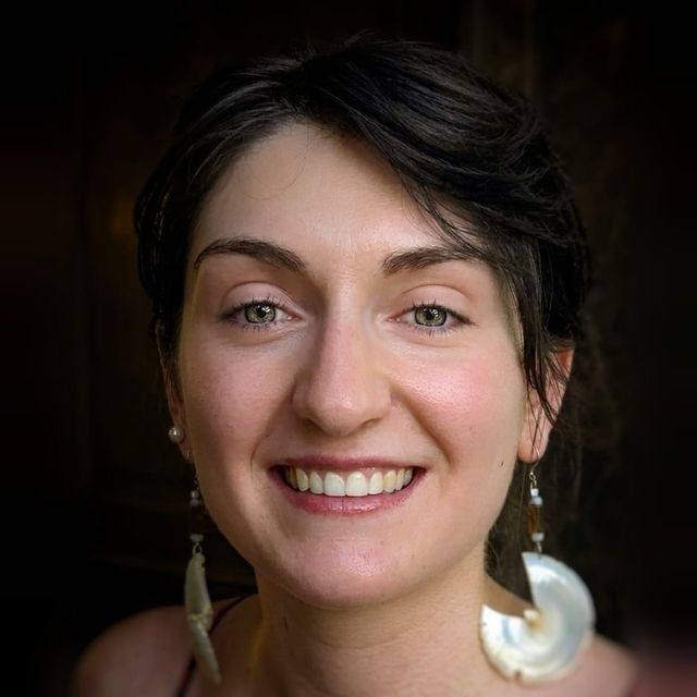 Portrait de Colombe Roy, souriante